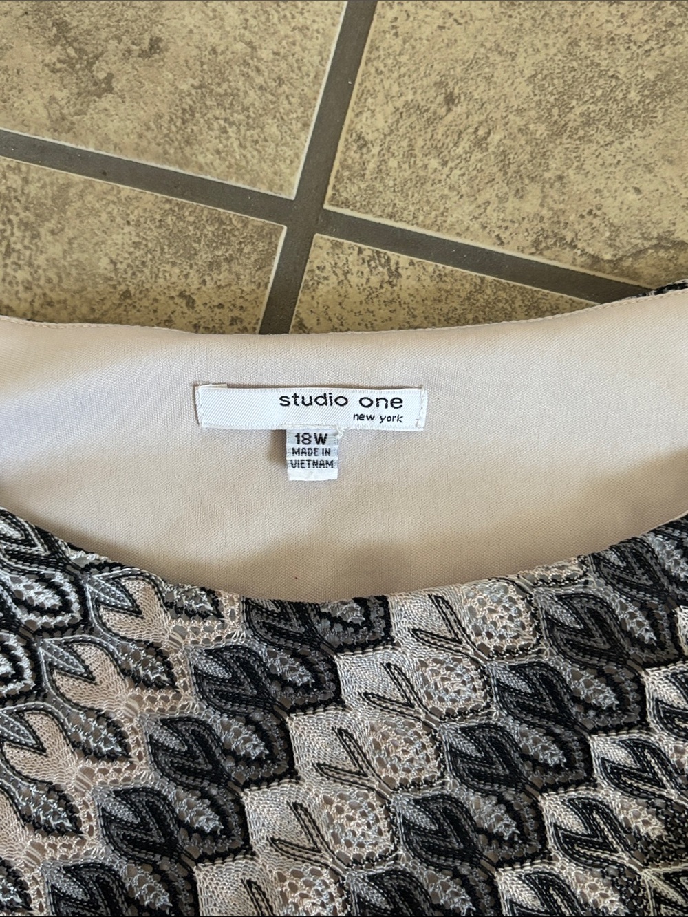 Studio One New York Neutral Tone Lace Dress with Built in Slip 18W - Picture 2 of 6